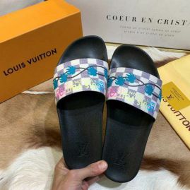 Picture of LV Slippers _SKU415811362251923